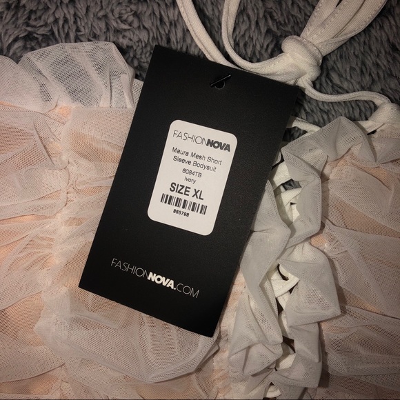 Off the Shoulder Ruffle Bodysuit - Picture 3 of 4